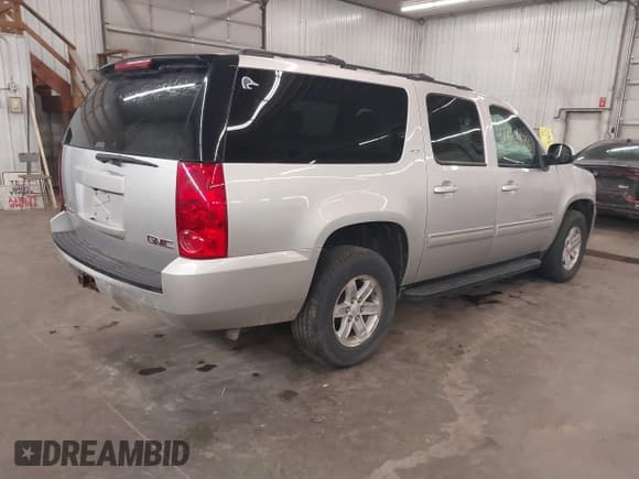 ✅ 2011 GMC Yukon XL SLT • VIN: 1GKS2KE34BR281921 • Lot: 42920476. Listed on IAAI with 167,530 mi. Free auction sales archive from the USA and detailed vehicle history report at DreamBid. Image 4.