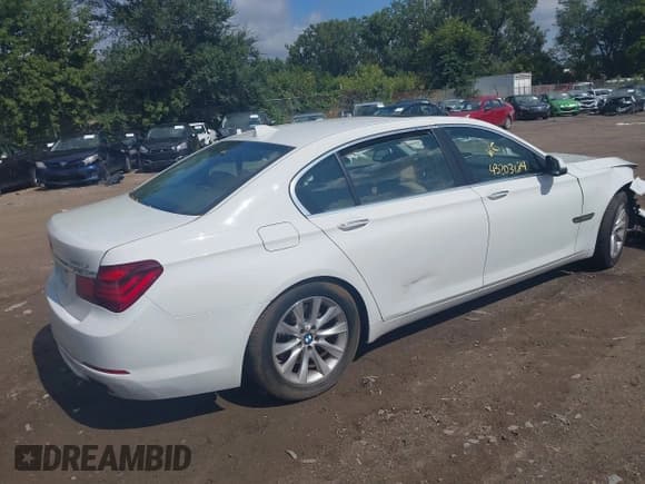 ✅ 2013 BMW 7 Series 740Li xDrive • VIN: WBAYF4C53DD127658 • Lot: 43203184. Wystawiony na IAAI z przebiegiem 151 446 mil. Bezpłatny archiwum sprzedaży aukcyjnych z USA i szczegółowy raport historii pojazdu na DreamBid. Zdjęcie 4.