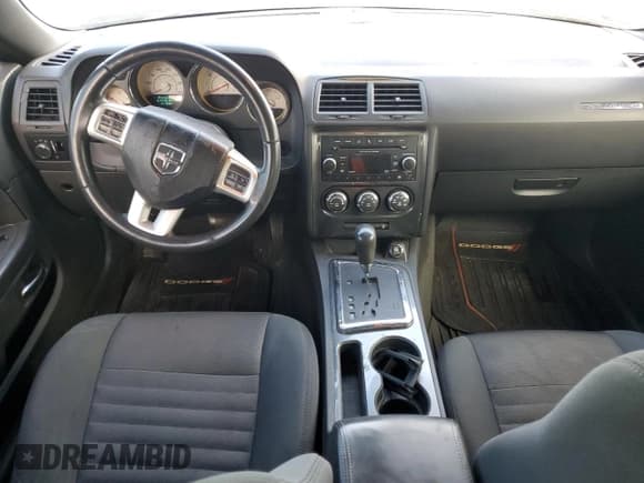 ✅ 2012 Dodge Challenger SXT • VIN: 2C3CDYAGXCH176697 • Lot: 87691325. Wystawiony na Copart z przebiegiem Nie podano. Bezpłatny archiwum sprzedaży aukcyjnych z USA i szczegółowy raport historii pojazdu na DreamBid. Zdjęcie 8.