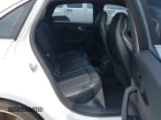 ✅ 2018 Audi S4 Premium Plus • VIN: WAUB4AF46JA002468 • Lot: 42722011. Wystawiony na IAAI z przebiegiem 124 155 mil. Bezpłatny archiwum sprzedaży aukcyjnych z USA i szczegółowy raport historii pojazdu na DreamBid. Zdjęcie 8.