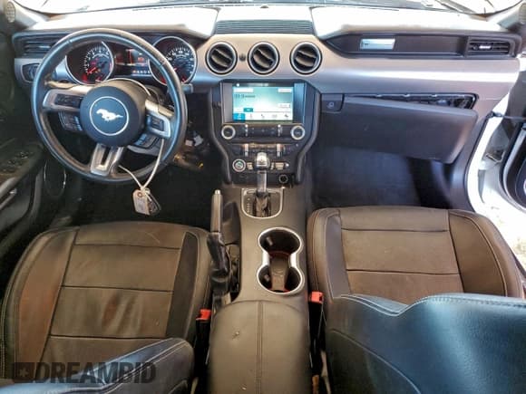 ✅ 2018 Ford Mustang EcoBoost Premium • VIN: 1FATP8UH0J5142737 • Lot: 94531835. Wystawiony na Copart z przebiegiem 70 657 mil. Bezpłatny archiwum sprzedaży aukcyjnych z USA i szczegółowy raport historii pojazdu na DreamBid. Zdjęcie 8.