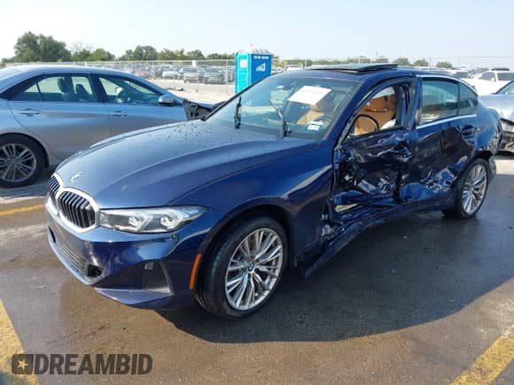 2023 BMW 3 Series 330i xDrive z VIN 3MW89FF00P8C96895, wystawiony jako IAAI lot #43223429 z przebiegiem 25 207 mil mil oraz . Historia ofert i sprzedaży dostępna na DreamBid. Obrazek 17.