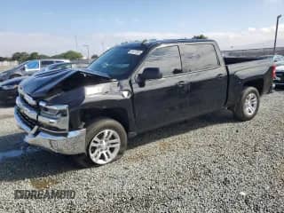 2018 Chevrolet Silverado 1500 LT z VIN 3GCPCREC2JG488054, wystawiony jako Copart lot #81417335 z przebiegiem 94 465 mil mil oraz Szkoda całkowita • Salvage title. Historia ofert i sprzedaży dostępna na DreamBid. Obrazek 1.