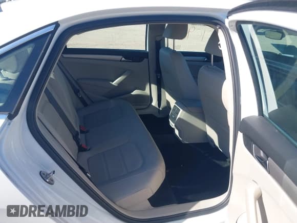 ✅ 2021 Volkswagen Passat SE • VIN: 1VWSA7A36MC012338 • Lot: 43709894. Listed on IAAI with 72,376 mi. Free auction sales archive from the USA and detailed vehicle history report at DreamBid. Image 8.