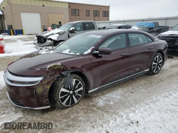✅ 2023 Lucid Air Pure • VIN: 50EA1PFA7PA009093 • Lot: 45030945. Wystawiony na Copart z przebiegiem 40 349 mil. Bezpłatny archiwum sprzedaży aukcyjnych z USA i szczegółowy raport historii pojazdu na DreamBid. Zdjęcie 1.