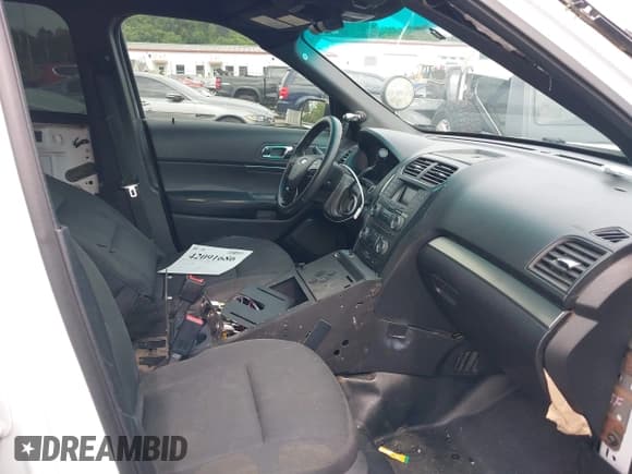 ✅ 2017 Ford Police Interceptor Utility • VIN: 1FM5K8AR2HGA94294 • Lot: 42091686. Wystawiony na IAAI z przebiegiem 155 422 mil. Bezpłatny archiwum sprzedaży aukcyjnych z USA i szczegółowy raport historii pojazdu na DreamBid. Zdjęcie 5.