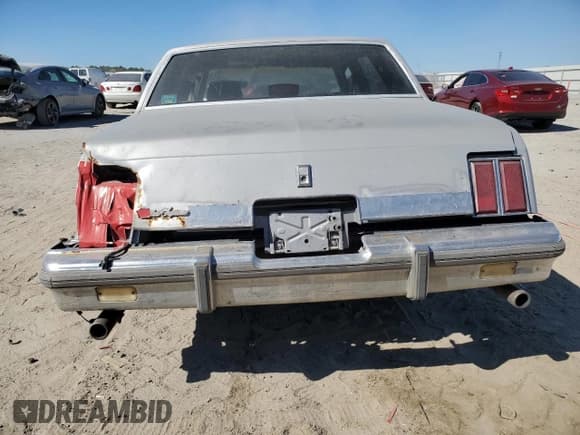 ✅ 1984 Oldsmobile Cutlass Supreme • VIN: 1G3AR69A7EM484256 • Lot: 49709405. Wystawiony na Copart z przebiegiem 437 399 mil. Bezpłatny archiwum sprzedaży aukcyjnych z USA i szczegółowy raport historii pojazdu na DreamBid. Zdjęcie 6.