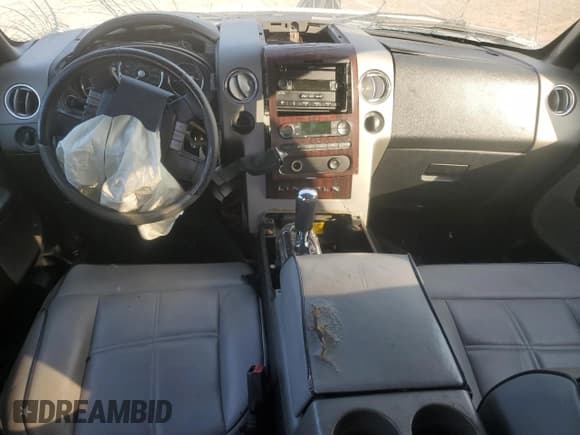 ✅ 2006 Lincoln Mark LT • VIN: 5LTPW16506FJ14041 • Lot: 74601884. Wystawiony na Copart z przebiegiem 197 641 mil. Bezpłatny archiwum sprzedaży aukcyjnych z USA i szczegółowy raport historii pojazdu na DreamBid. Zdjęcie 8.