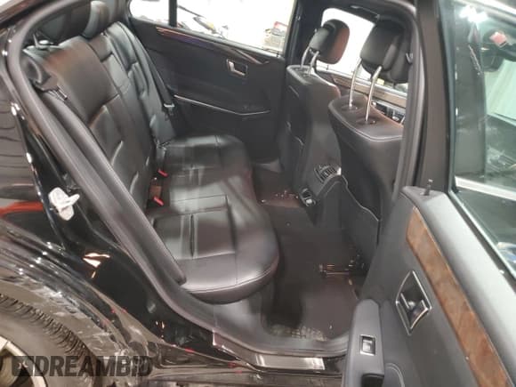 ✅ 2015 Mercedes-Benz E 350 Sport • VIN: WDDHF8JB3FB116697 • Lot: 93512355. Wystawiony na Copart z przebiegiem 153 640 mil. Bezpłatny archiwum sprzedaży aukcyjnych z USA i szczegółowy raport historii pojazdu na DreamBid. Zdjęcie 10.