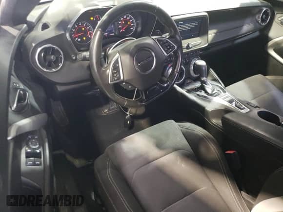 2019 Chevrolet Camaro 1LT с VIN 1G1FB3DX6K0112911, выставлен на аукционе Copart как лот 67308785 с пробегом 83 238 миль миль и Списание • Salvage title. История ставок и продаж доступна на DreamBid. Изображение 8.