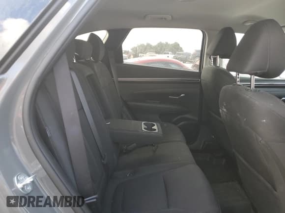 ✅ 2024 Hyundai Tucson SEL • VIN: 5NMJBCDE1RH300262 • Lot: 77901584. Wystawiony na Copart z przebiegiem 20 979 mil. Bezpłatny archiwum sprzedaży aukcyjnych z USA i szczegółowy raport historii pojazdu na DreamBid. Zdjęcie 11.