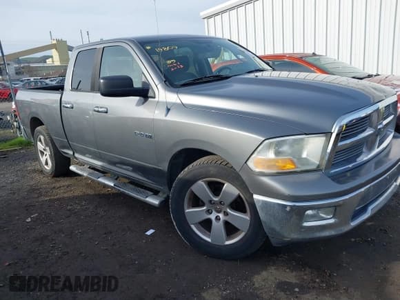 ✅ 2009 Dodge 1500 SLT • VIN: 1D3HB18P79S817608 • Lot: 38781894. Wystawiony na IAAI z przebiegiem 73 440 mil. Bezpłatny archiwum sprzedaży aukcyjnych z USA i szczegółowy raport historii pojazdu na DreamBid. Zdjęcie 1.