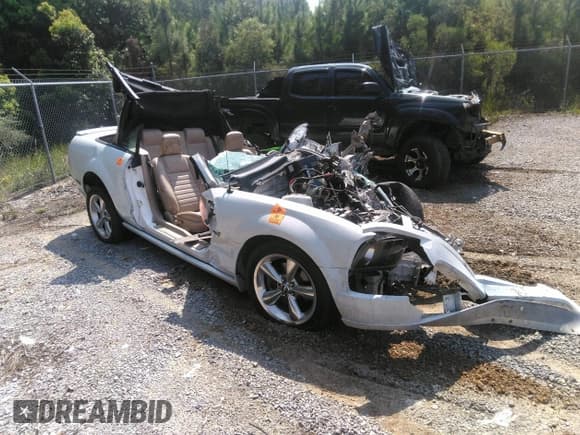 ✅ 2007 Ford Mustang GT Deluxe • VIN: 1ZVHT85H675258234 • Lot: 42519184. Wystawiony na IAAI z przebiegiem Nie podano. Bezpłatny archiwum sprzedaży aukcyjnych z USA i szczegółowy raport historii pojazdu na DreamBid. Zdjęcie 1.