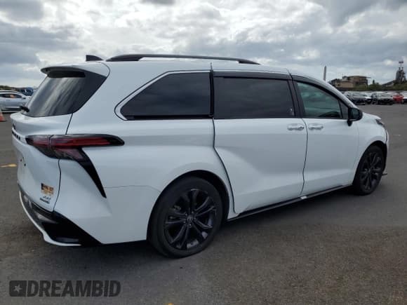 ✅ 2022 Toyota Sienna XSE • VIN: 5TDDRKEC5NS133153 • Lot: 62184495. Wystawiony na Copart z przebiegiem 102 824 mil. Bezpłatny archiwum sprzedaży aukcyjnych z USA i szczegółowy raport historii pojazdu na DreamBid. Zdjęcie 3.
