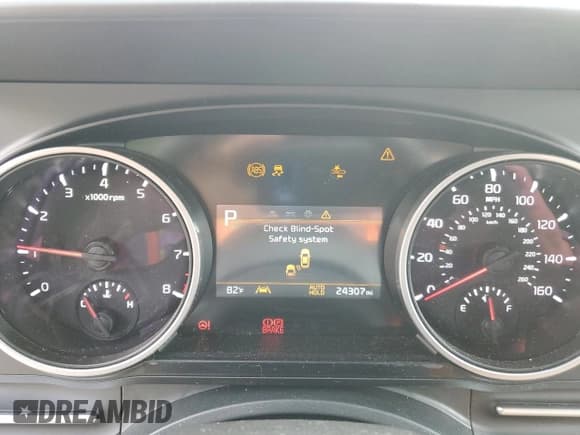 ✅ 2024 Kia Carnival LX • VIN: KNDNB4H39R6441500 • Лот: 70852085. Опубликован ранее на Copart с пробегом 24 307 миль. Бесплатный доступ к архиву аукционных продаж из США и подробный отчёт об истории автомобиля на DreamBid. Изображение 9.