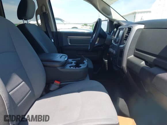 2024 Ram 1500 SLT z VIN 1C6RR7GG5RS157721, wystawiony jako IAAI lot #42962151 z przebiegiem 32 017 mil mil oraz . Historia ofert i sprzedaży dostępna na DreamBid. Obrazek 5.