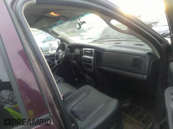 2005 Dodge 3500 SLT z VIN 3D7LS38C65G768954, wystawiony jako IAAI lot #40947309 z przebiegiem 262 829 mil mil oraz . Historia ofert i sprzedaży dostępna na DreamBid. Obrazek 5.