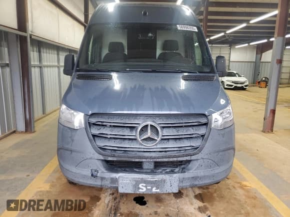 ✅ 2019 Mercedes-Benz Sprinter Cargo • VIN: WD4PF0CD9KP052593 • Lot: 56998355. Listed on Copart with 142,182 mi. Free auction sales archive from the USA and detailed vehicle history report at DreamBid. Image 5.