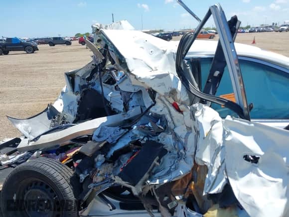 2016 Toyota Camry XLE с VIN 4T4BF1FK8GR547396, выставлен на аукционе IAAI как лот 42942998 с пробегом Не указан миль и . История ставок и продаж доступна на DreamBid. Изображение 8.