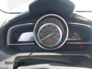 ✅ 2018 Toyota Yaris • VIN: 3MYDLBYV4JY312724 • Lot: 43372054. Wystawiony na IAAI z przebiegiem 84 324 mil. Bezpłatny archiwum sprzedaży aukcyjnych z USA i szczegółowy raport historii pojazdu na DreamBid. Zdjęcie 7.