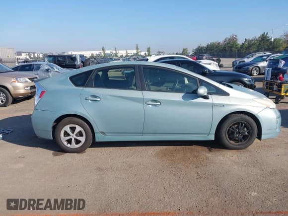 ✅ 2014 Toyota Prius Two • VIN: JTDKN3DU4E1744825 • Lot: 43531179. Wystawiony na IAAI z przebiegiem 128 796 mil. Bezpłatny archiwum sprzedaży aukcyjnych z USA i szczegółowy raport historii pojazdu na DreamBid. Zdjęcie 14.