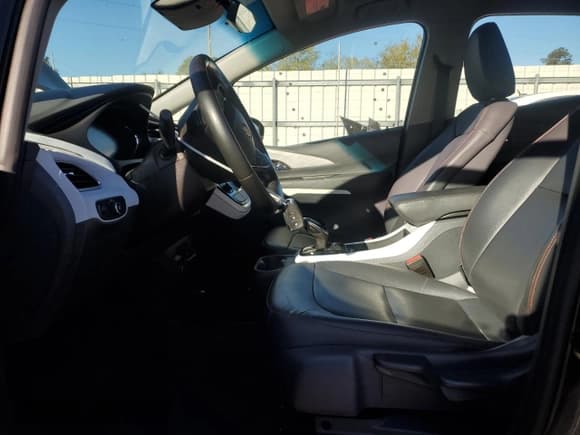 ✅ 2020 Chevrolet Bolt EV Premier • VIN: 1G1FZ6S02L4140279 • Lot: 50224175. Wystawiony na Copart z przebiegiem 67 593 mil. Bezpłatny archiwum sprzedaży aukcyjnych z USA i szczegółowy raport historii pojazdu na DreamBid. Zdjęcie 7.