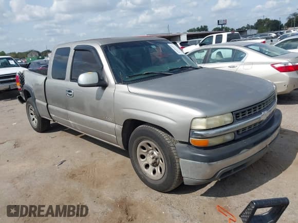 ✅ 2002 Chevrolet Silverado 1500 LS • VIN: 1GCEC19WX2Z111440 • Lot: 43529302. Wystawiony na IAAI z przebiegiem 334 234 mil. Bezpłatny archiwum sprzedaży aukcyjnych z USA i szczegółowy raport historii pojazdu na DreamBid. Zdjęcie 1.