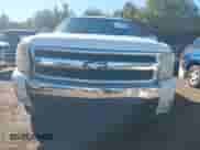 2008 Chevrolet Silverado 1500 1LT z VIN 3GCEC13J48G118065, wystawiony jako IAAI lot #43444760 z przebiegiem 301 524 mil mil oraz . Historia ofert i sprzedaży dostępna na DreamBid. Obrazek 12.