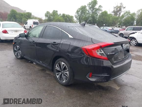 ✅ 2018 Honda Civic EX-T • VIN: JHMFC1F30JX028784 • Lot: 43709664. Listed on IAAI with 117,072 mi. Free auction sales archive from the USA and detailed vehicle history report at DreamBid. Image 3.