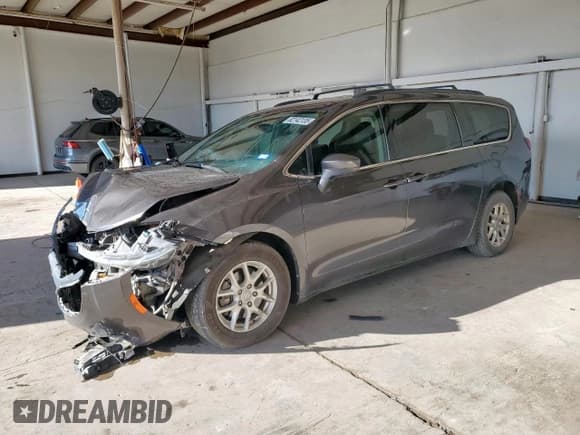 ✅ 2020 Chrysler Voyager LXi • VIN: 2C4RC1DG1LR172723 • Lot: 82142135. Wystawiony na Copart z przebiegiem 108 857 mil. Bezpłatny archiwum sprzedaży aukcyjnych z USA i szczegółowy raport historii pojazdu na DreamBid. Zdjęcie 1.