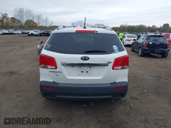 ✅ 2013 Kia Sorento LX • VIN: 5XYKT3A63DG391522 • Lot: 43603504. Listed on IAAI with 132,596 mi. Free auction sales archive from the USA and detailed vehicle history report at DreamBid. Image 16.