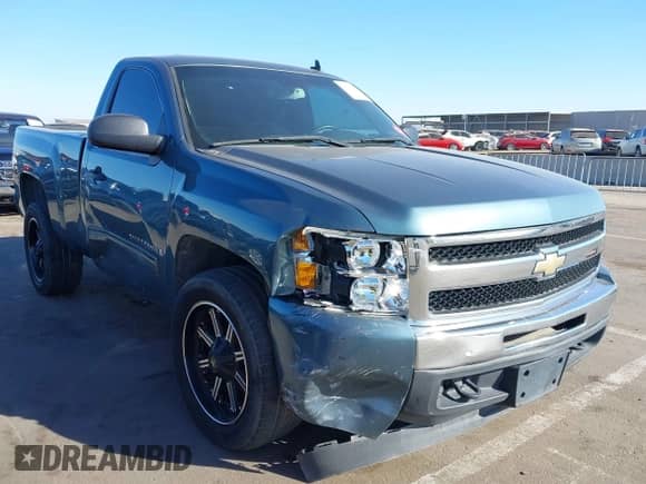 2009 Chevrolet Silverado 1500 LT with VIN 1GCEC24039Z215240, listed as a IAAI auction lot 41308199 with 104,662 mi miles and . Bid and sale history available at DreamBid. Image 6.