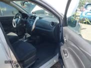 ✅ 2017 Nissan Versa S • VIN: 3N1CN7AP8HK434970 • Lot: 43173376. Wystawiony na IAAI z przebiegiem 161 636 mil. Bezpłatny archiwum sprzedaży aukcyjnych z USA i szczegółowy raport historii pojazdu na DreamBid. Zdjęcie 5.