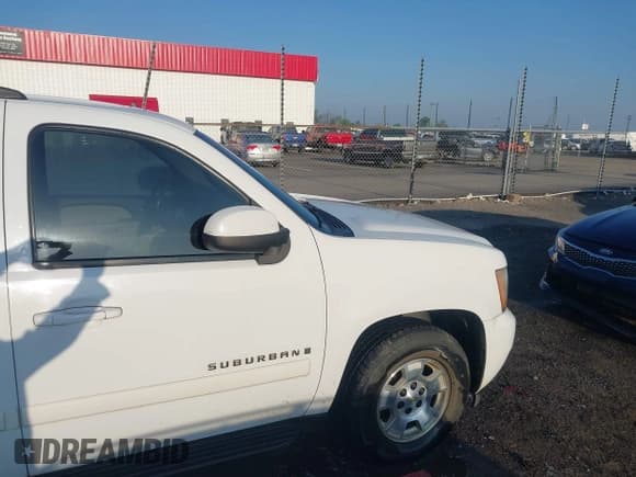 ✅ 2007 Chevrolet Suburban LTZ • VIN: 3GNFC16087G271075 • Lot: 42010391. Listed on IAAI with 217,223 mi. Free auction sales archive from the USA and detailed vehicle history report at DreamBid. Image 6.