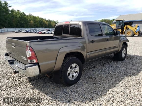 ✅ 2010 Toyota Tacoma PreRunner • VIN: 5TEJU4GN5AZ696969 • Lot: 69346585. Wystawiony na Copart z przebiegiem 115 335 mil. Bezpłatny archiwum sprzedaży aukcyjnych z USA i szczegółowy raport historii pojazdu na DreamBid. Zdjęcie 3.