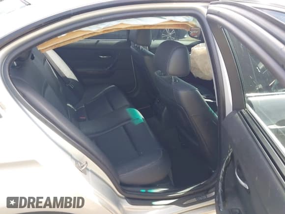 ✅ 2010 BMW 3 Series 328i • VIN: WBAPH7G54ANM53699 • Лот: 43735610. Опубликован ранее на IAAI с пробегом 197 178 миль. Бесплатный доступ к архиву аукционных продаж из США и подробный отчёт об истории автомобиля на DreamBid. Изображение 8.