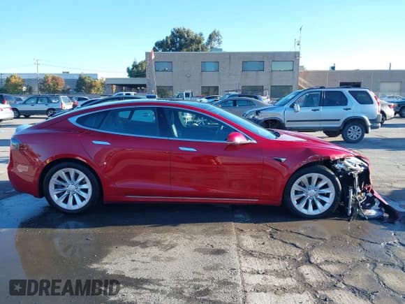 ✅ 2018 Tesla Model S 75D • VIN: 5YJSA1E24JF293359 • Lot: 43749965. Listed on IAAI with 69,801 mi. Free auction sales archive from the USA and detailed vehicle history report at DreamBid. Image 13.
