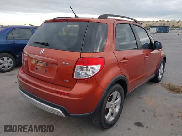 ✅ 2012 Suzuki SX4 Crossover • VIN: JS2YB5A39C6301621 • Lot: 41350091. Wystawiony na IAAI z przebiegiem 201 459 mil. Bezpłatny archiwum sprzedaży aukcyjnych z USA i szczegółowy raport historii pojazdu na DreamBid. Zdjęcie 4.