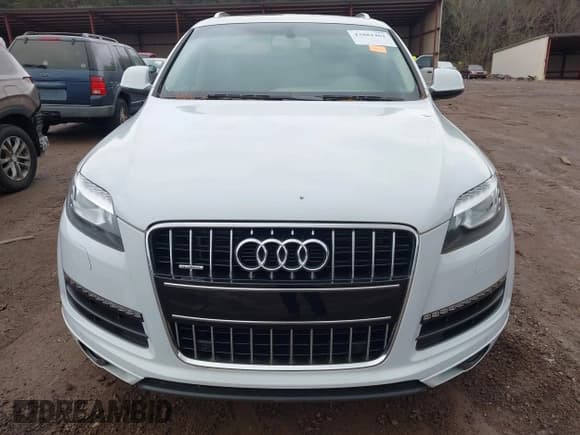 ✅ 2015 Audi Q7 Premium Plus • VIN: WA1LGAFE5FD032522 • Lot: 43881461. Wystawiony na IAAI z przebiegiem 126 634 mil. Bezpłatny archiwum sprzedaży aukcyjnych z USA i szczegółowy raport historii pojazdu na DreamBid. Zdjęcie 12.