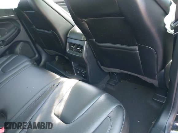 ✅ 2021 Ford Edge Titanium • VIN: 2FMPK3K97MBA35897 • Lot: 41629471. Wystawiony na IAAI z przebiegiem 55 647 mil. Bezpłatny archiwum sprzedaży aukcyjnych z USA i szczegółowy raport historii pojazdu na DreamBid. Zdjęcie 8.