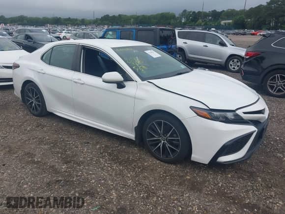 2021 Toyota Camry SE with VIN 4T1G11BK6MU025267, listed as a IAAI auction lot 42648821 with 113,931 mi miles and . Bid and sale history available at DreamBid. Image 1.