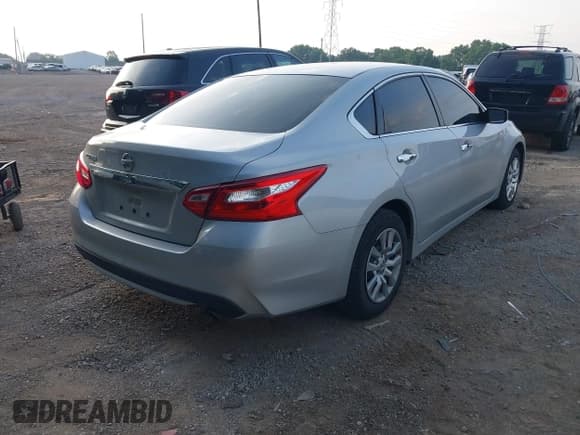 ✅ 2017 Nissan Altima S • VIN: 1N4AL3AP3HN365768 • Лот: 42809836. Опубликован ранее на IAAI с пробегом 129 233 миль. Бесплатный доступ к архиву аукционных продаж из США и подробный отчёт об истории автомобиля на DreamBid. Изображение 4.