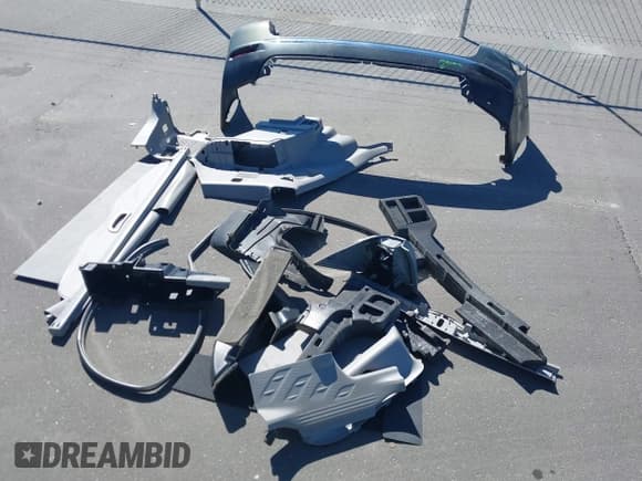 ✅ 2013 Toyota Highlander SE • VIN: 5TDZK3EH9DS103583 • Лот: 43472460. Опубликован ранее на IAAI с пробегом 105 782 миль. Бесплатный доступ к архиву аукционных продаж из США и подробный отчёт об истории автомобиля на DreamBid. Изображение 12.