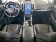 ✅ 2024 Ford Edge Titanium • VIN: 2FMPK4K94RBA53769 • Lot: 96170715. Wystawiony na Copart z przebiegiem 56 406 mil. Bezpłatny archiwum sprzedaży aukcyjnych z USA i szczegółowy raport historii pojazdu na DreamBid. Zdjęcie 8.