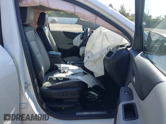 ✅ 2018 Chevrolet Equinox Premier • VIN: 2GNAXMEVXJ6260224 • Lot: 43185295. Listed on IAAI with 56,396 mi. Free auction sales archive from the USA and detailed vehicle history report at DreamBid. Image 5.