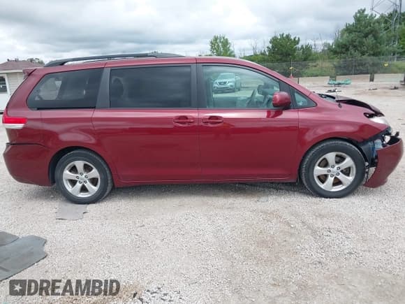✅ 2014 Toyota Sienna LE AAS • VIN: 5TDKK3DC7ES435563 • Lot: 43014633. Listed on IAAI with 201,161 mi. Free auction sales archive from the USA and detailed vehicle history report at DreamBid. Image 13.