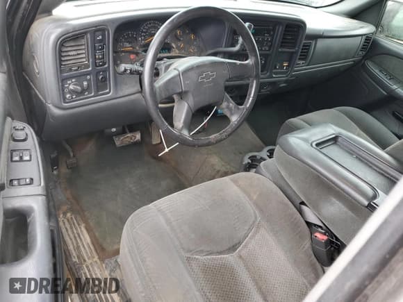 ✅ 2003 Chevrolet Silverado 2500HD LS • VIN: 1GCHK29U43E104044 • Lot: 84215684. Wystawiony na Copart z przebiegiem Nie podano. Bezpłatny archiwum sprzedaży aukcyjnych z USA i szczegółowy raport historii pojazdu na DreamBid. Zdjęcie 8.