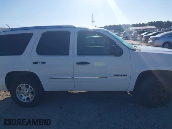 ✅ 2010 GMC Yukon Denali • VIN: 1GKUCEEF7AR226265 • Lot: 43133634. Wystawiony na IAAI z przebiegiem 228 625 mil. Bezpłatny archiwum sprzedaży aukcyjnych z USA i szczegółowy raport historii pojazdu na DreamBid. Zdjęcie 13.