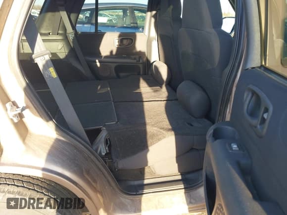 ✅ 2004 Chevrolet Blazer LS • VIN: 1GNDT13X74K143228 • Lot: 41761295. Wystawiony na IAAI z przebiegiem 149 003 mil. Bezpłatny archiwum sprzedaży aukcyjnych z USA i szczegółowy raport historii pojazdu na DreamBid. Zdjęcie 8.