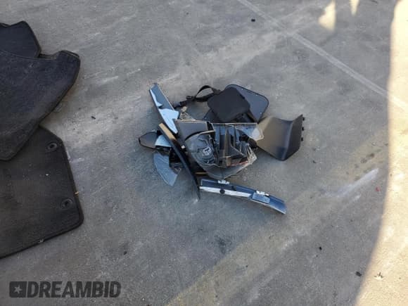 ✅ 2011 Honda Fit Sport • VIN: JHMGE8G59BS007745 • Lot: 87104065. Wystawiony na Copart z przebiegiem 106 400 mil. Bezpłatny archiwum sprzedaży aukcyjnych z USA i szczegółowy raport historii pojazdu na DreamBid. Zdjęcie 12.